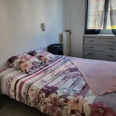 Clementine Apartment